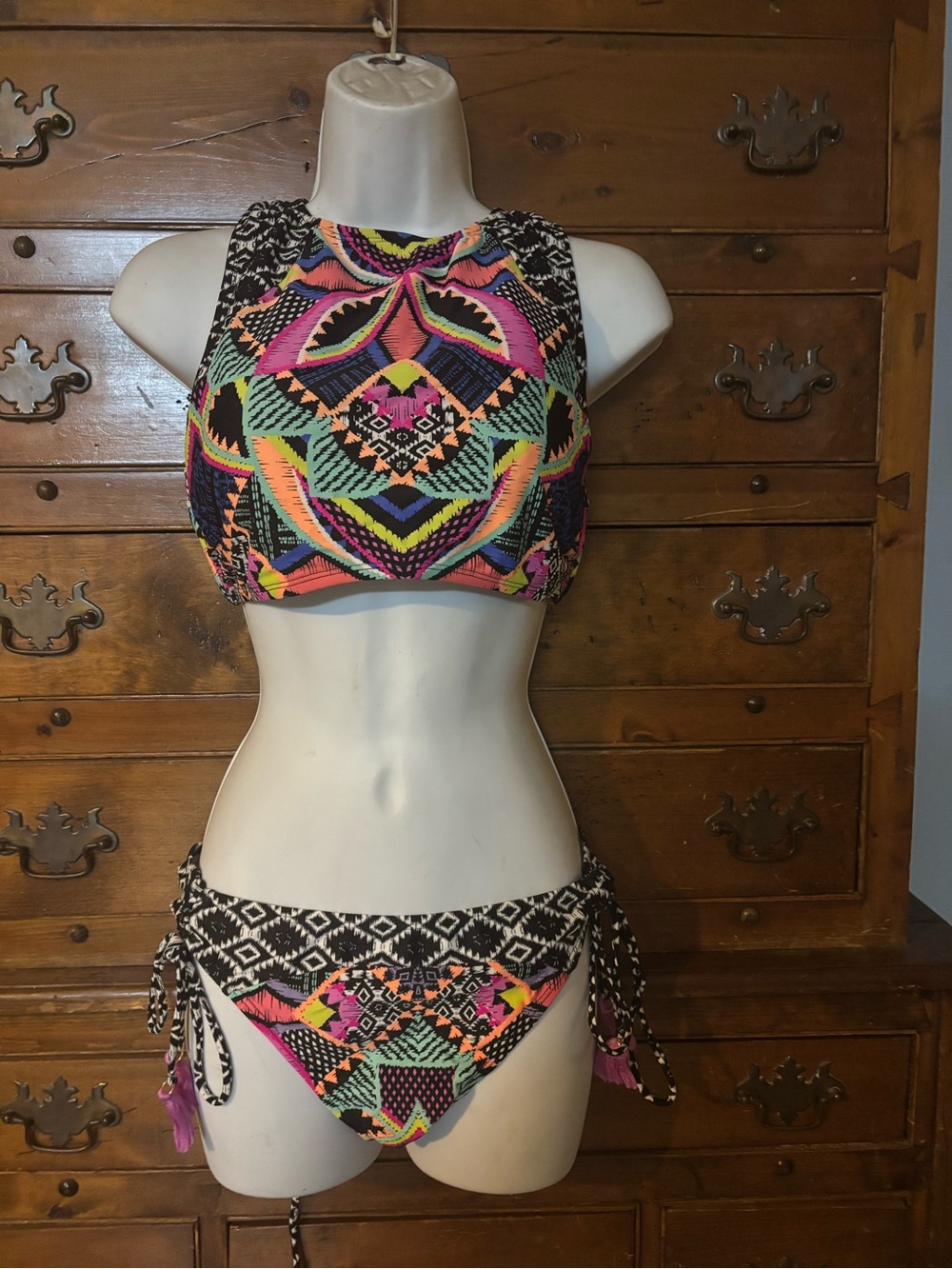 (A307) High-Neck Tribal Print Women’s Bikini Set in Multicolor Size XL Like New